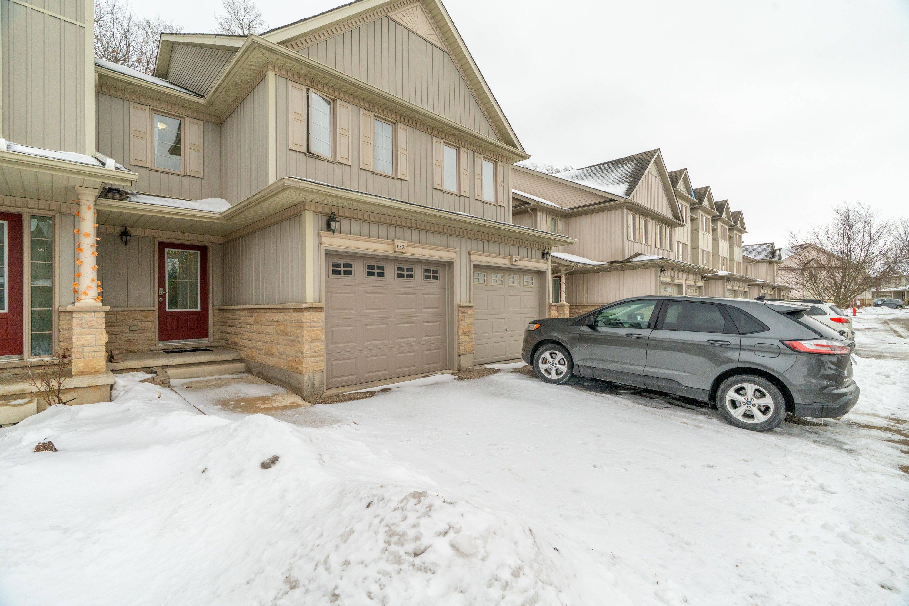 Kitchener, ON N2E 4K4,110 Activa AVE #E30