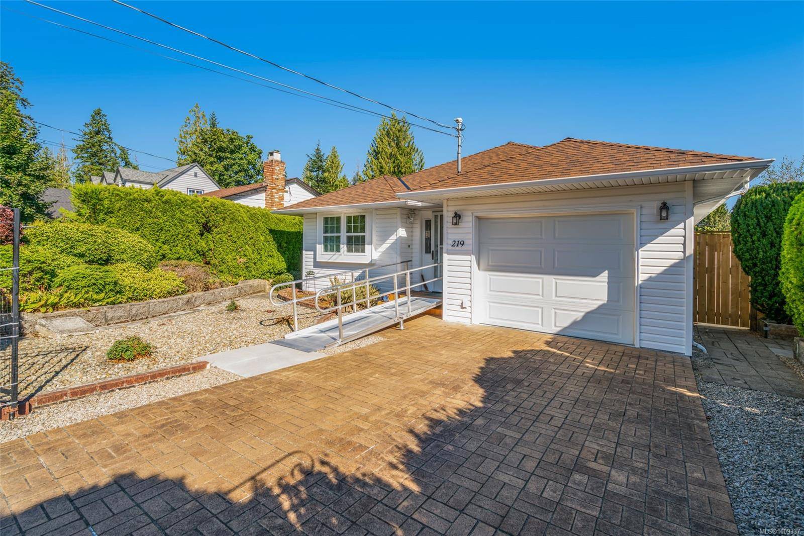 Qualicum Beach, BC V9K 1S1,219 Sixth Ave W