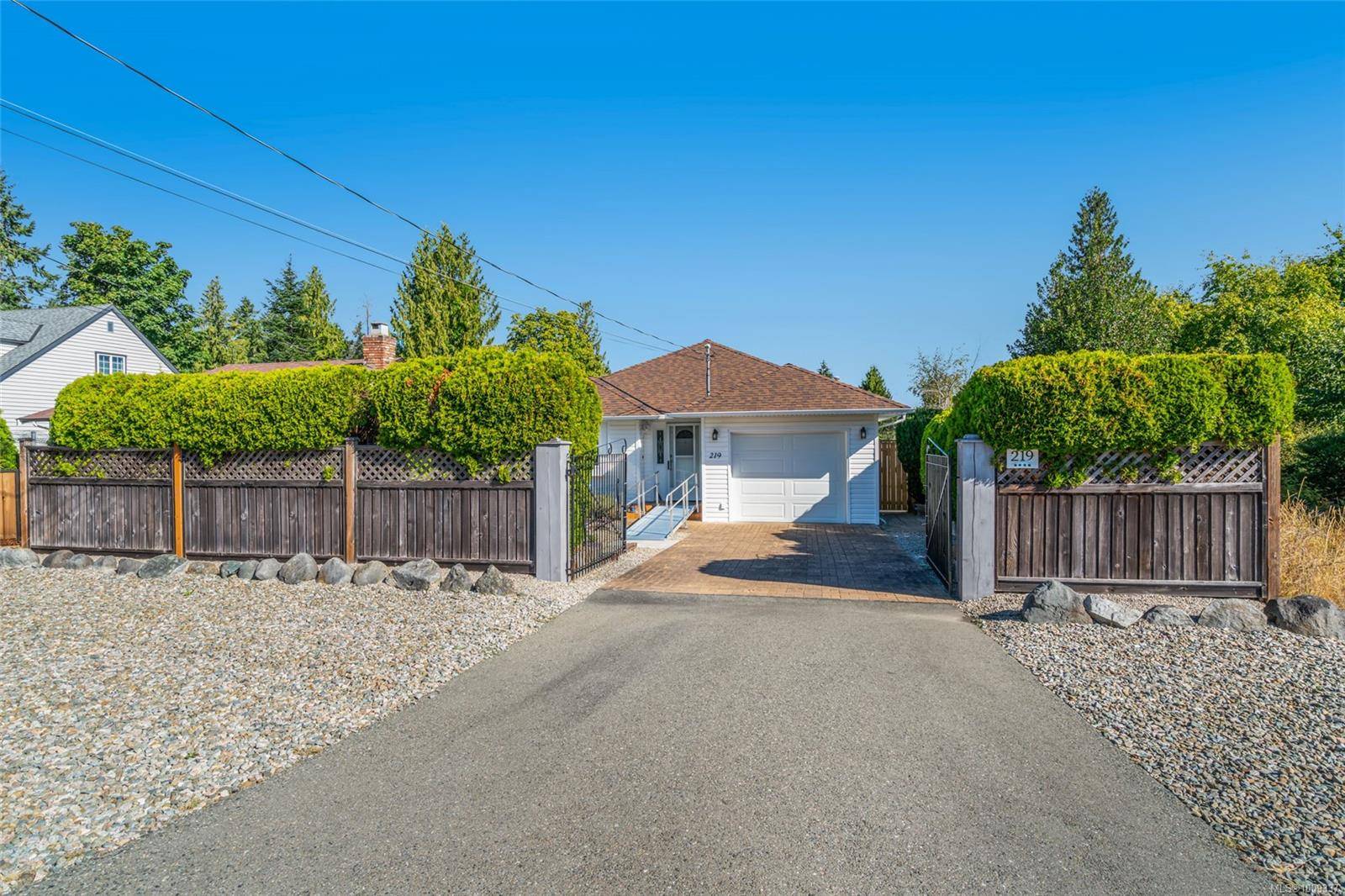 Qualicum Beach, BC V9K 1S1,219 Sixth Ave W