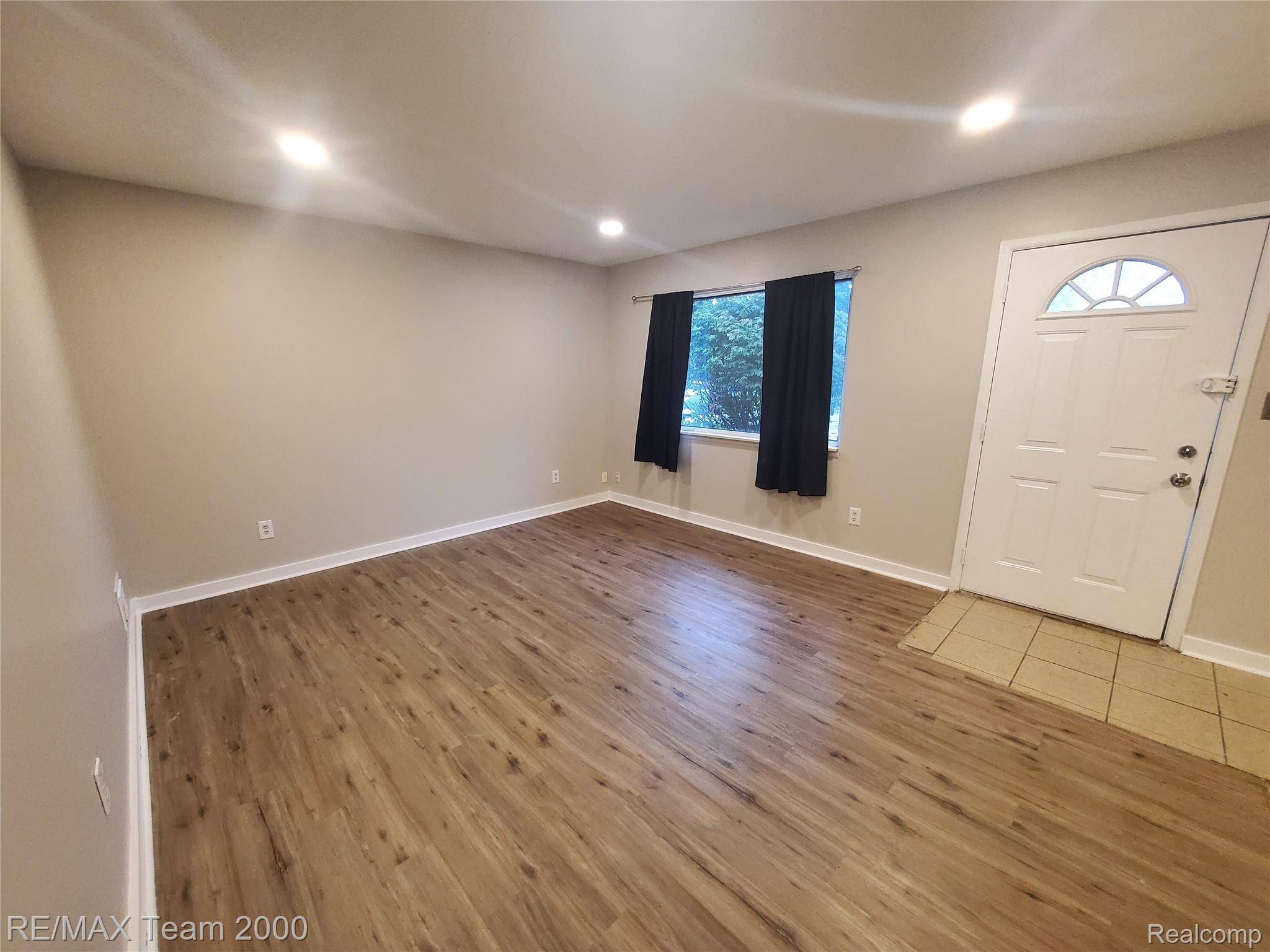 Dearborn Heights, MI 48125,21213 POWERS AVE