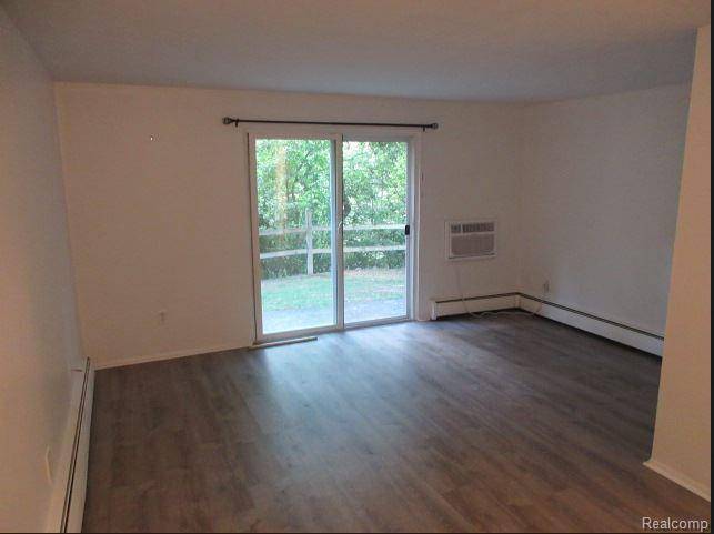 Farmington, MI 48336,31831 GRAND RIVER AVE #70