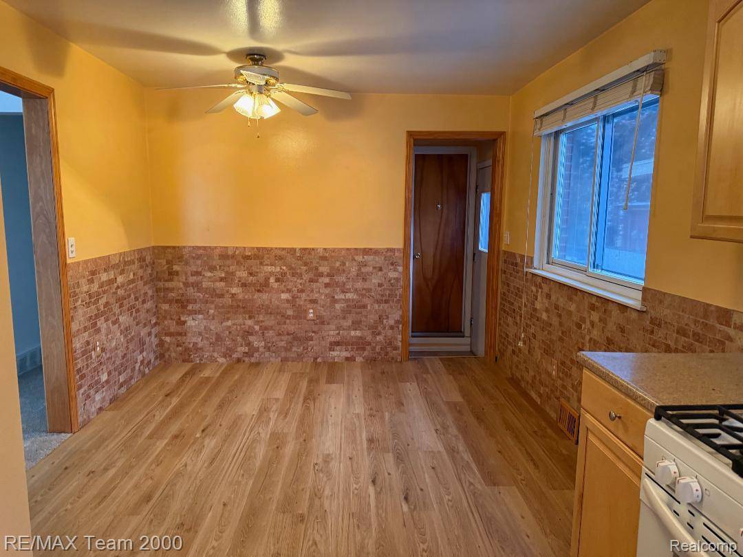 Dearborn Heights, MI 48127,24941 Rouge River DR