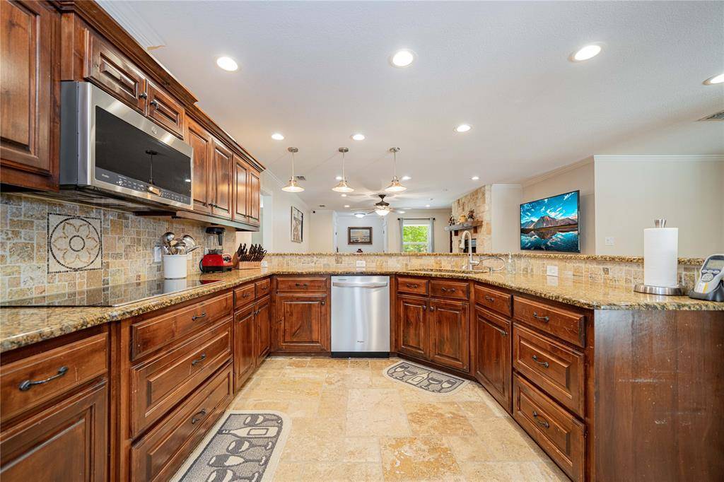 Mineola, TX 75773,303 County Road 2310