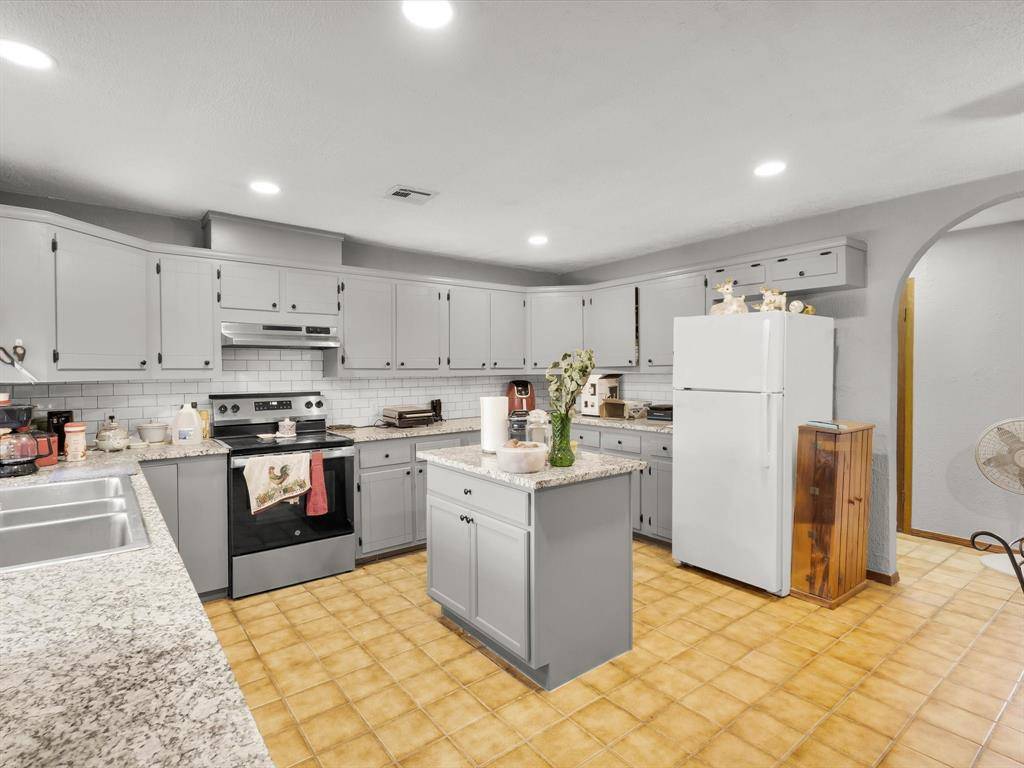 Terrell, TX 75161,7412 County Road 131a