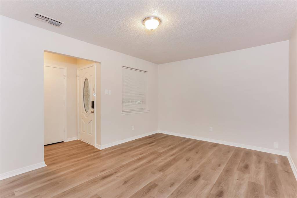 Desoto, TX 75115,328 Bennett Circle