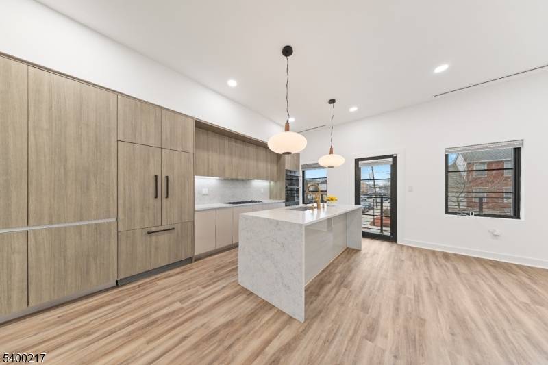 Elizabeth City, NJ 07206,2 Harbor Front Plz