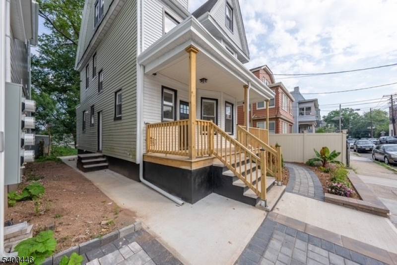 Newark City, NJ 07106,32 Palm St