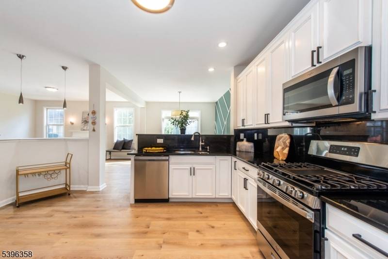 Clifton City, NJ 07013,23 Devonshire Dr