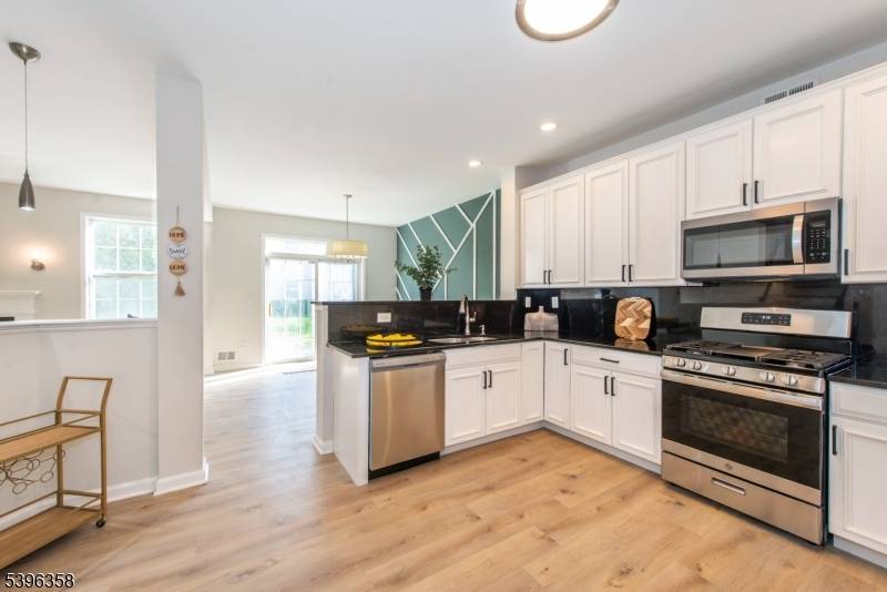 Clifton City, NJ 07013,23 Devonshire Dr