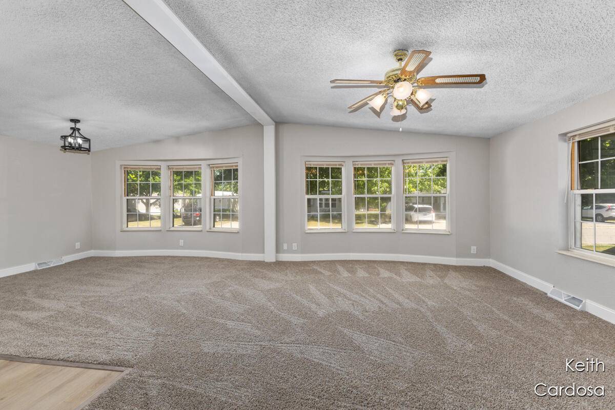 Caledonia, MI 49316,6633 Millstone DR SE