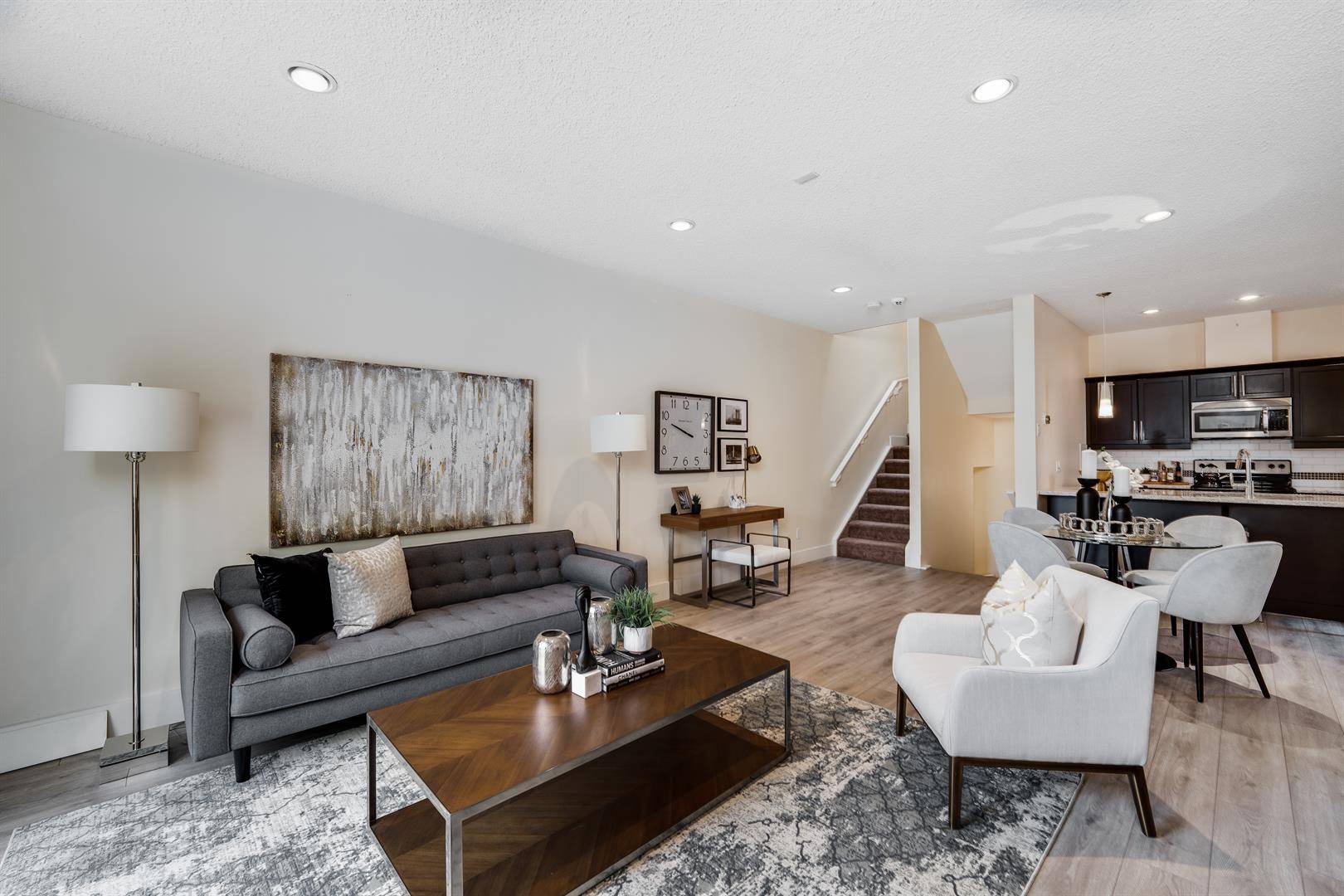 Calgary, AB T3C 0S1,2008 12 AVE SW #2