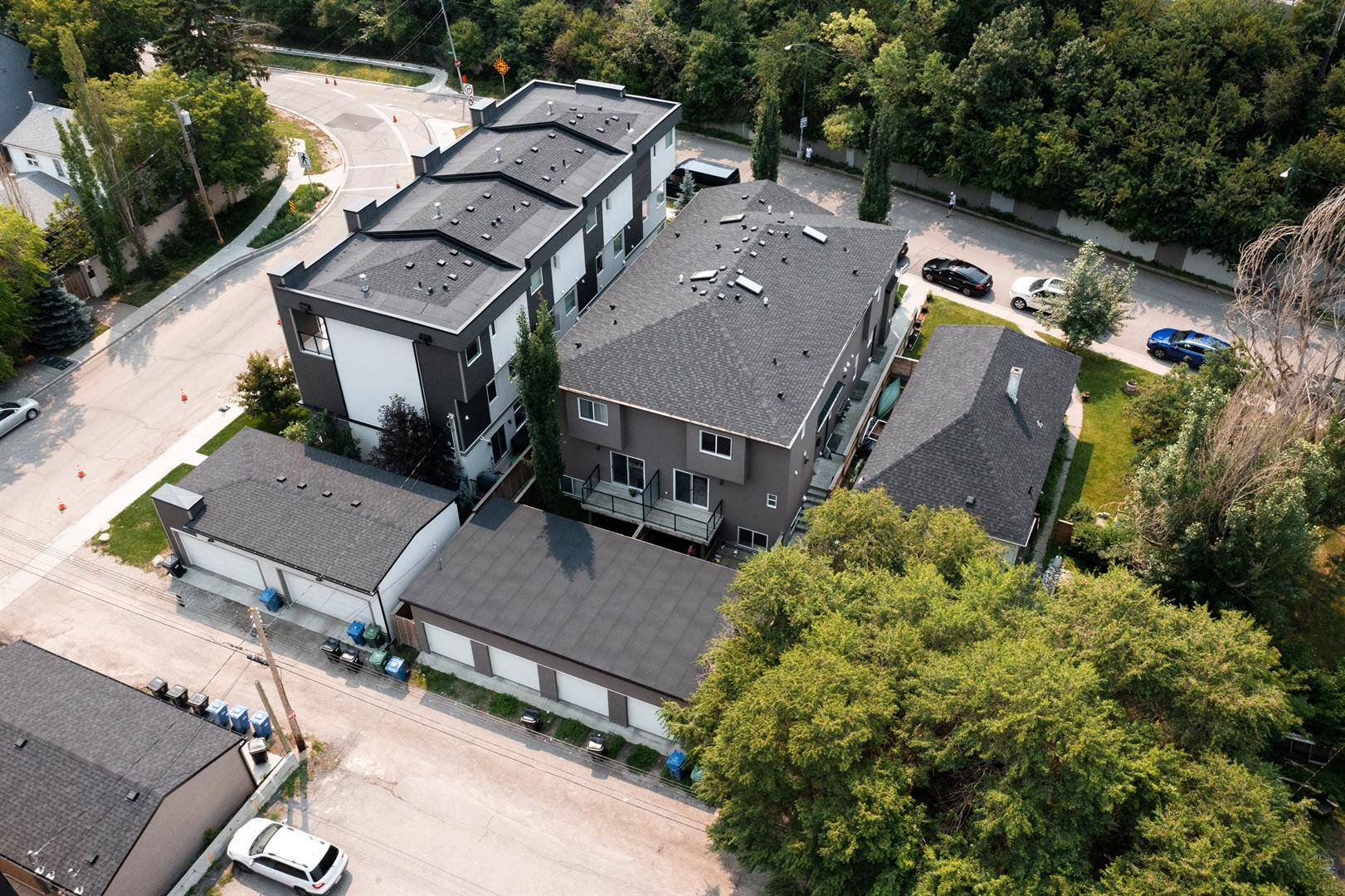 Calgary, AB T3C 0S1,2008 12 AVE SW #2