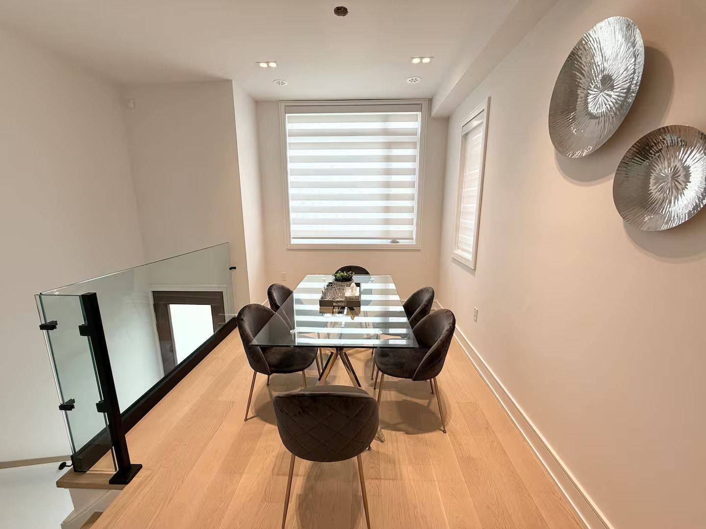 Toronto C07, ON M2N 1Y7,38B Churchill AVE W