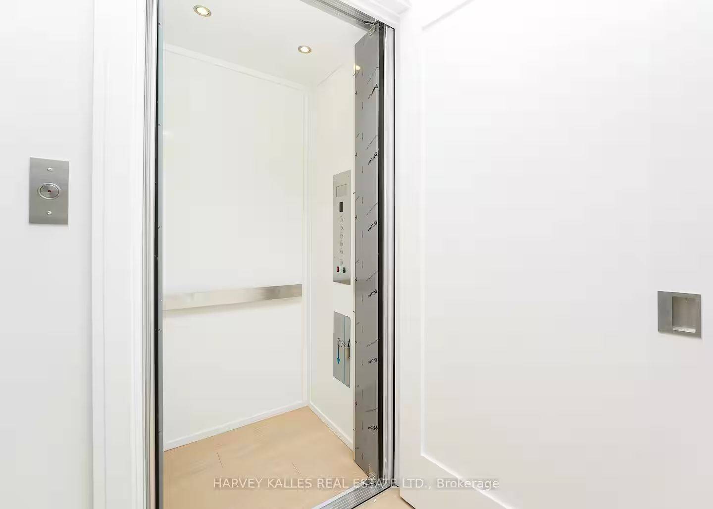 Toronto C07, ON M2N 1Y7,38B Churchill AVE W