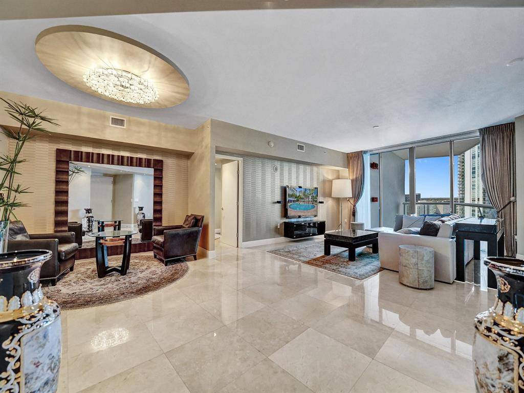 Fort Lauderdale, FL 33301,333 LAS OLAS WAY #3305