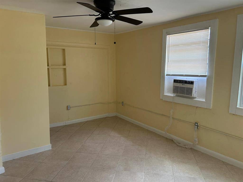 Pahokee, FL 33476,371 Banyan Ave (REAR UNIT)