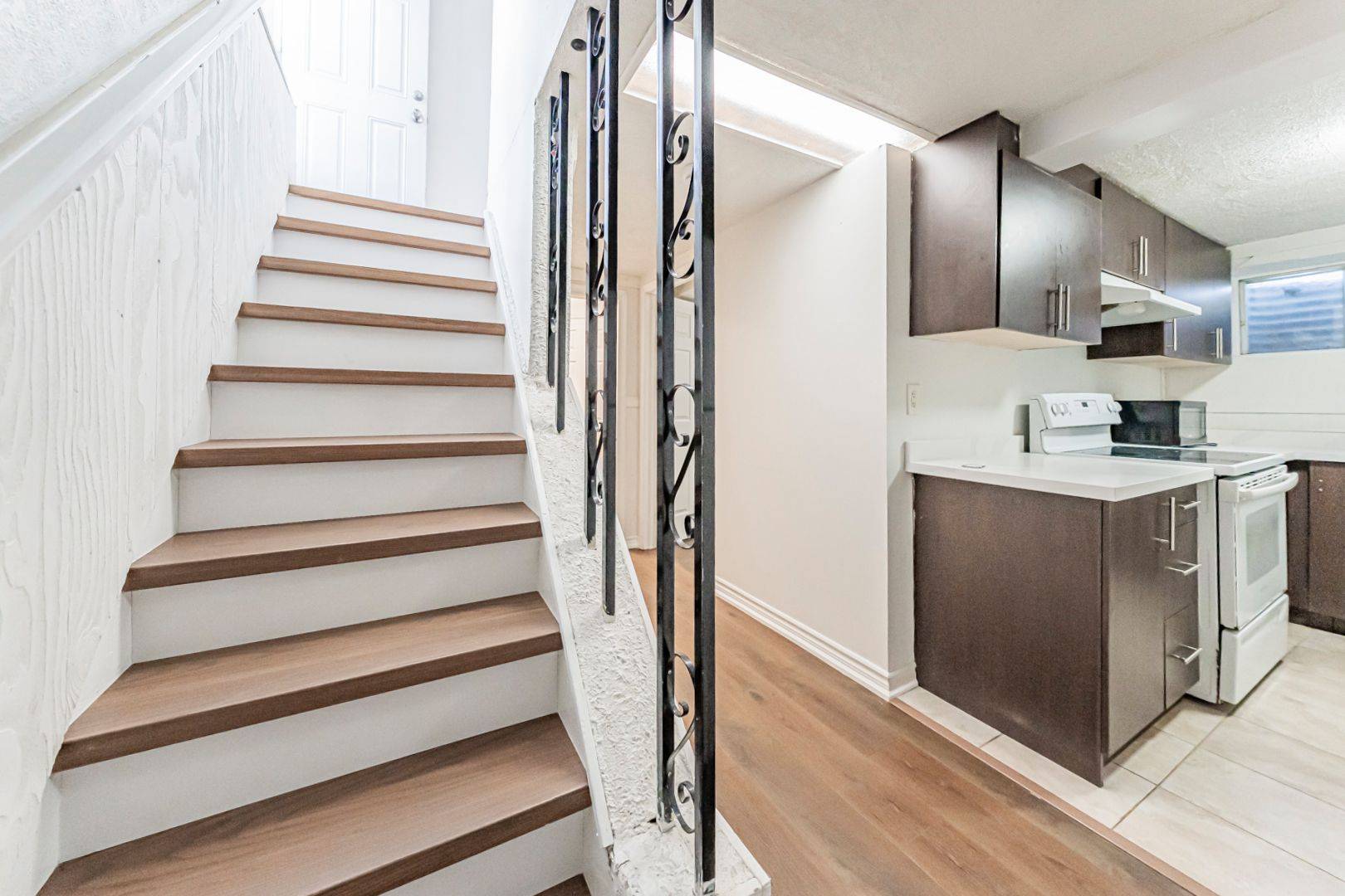 Brampton, ON L6S 1N7,22 Hazelglen CT #Basement