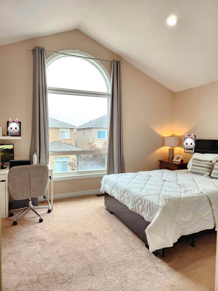 Mississauga, ON L5V 2R3,971 Ledbury CRES #Upper