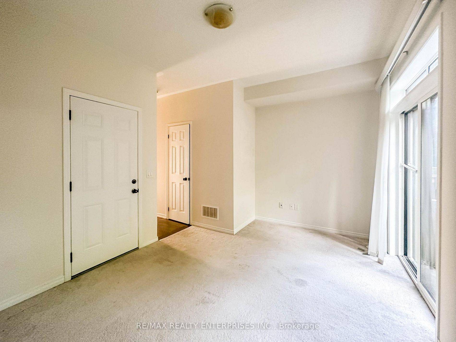 Mississauga, ON L5A 0A7,409 Ladycroft TER #27