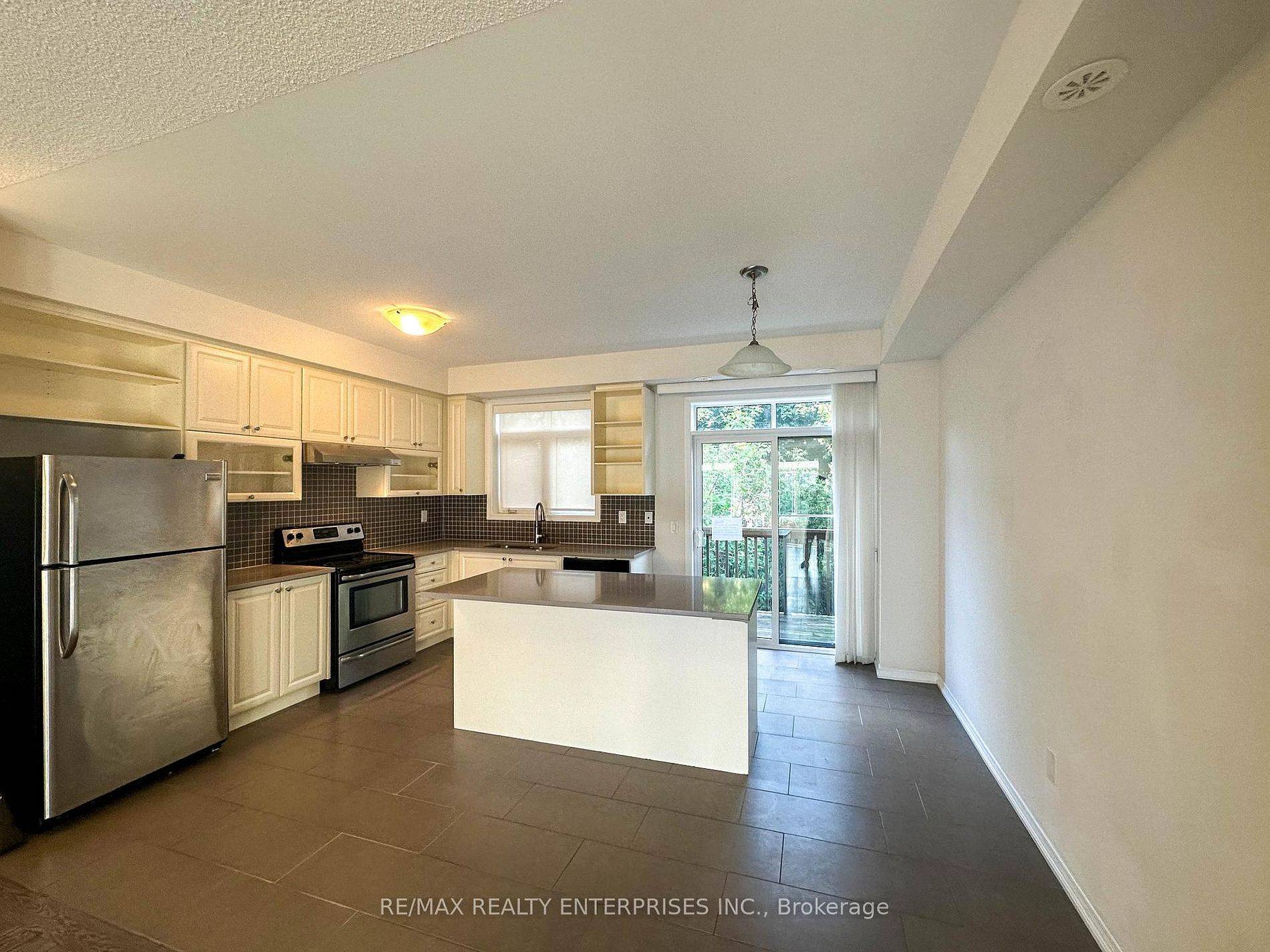 Mississauga, ON L5A 0A7,409 Ladycroft TER #27