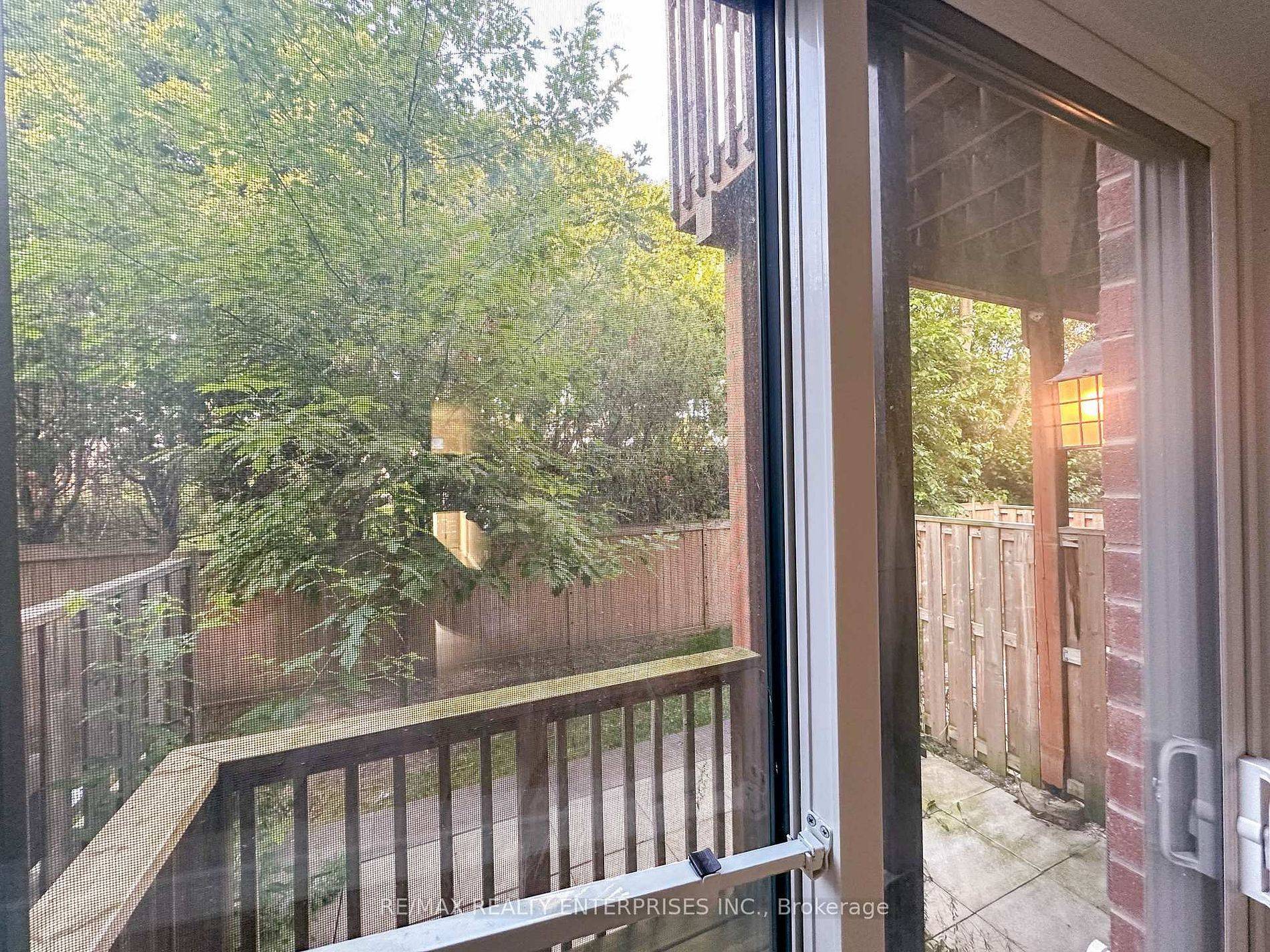 Mississauga, ON L5A 0A7,409 Ladycroft TER #27