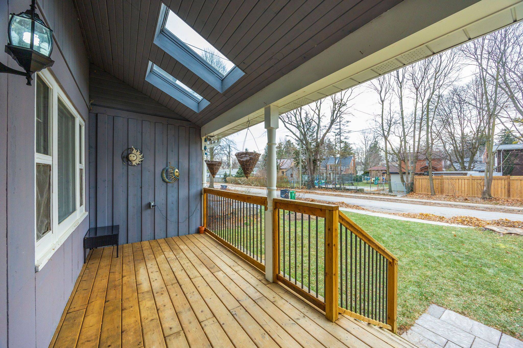 Mississauga, ON L5H 2P5,27 Pine AVE S