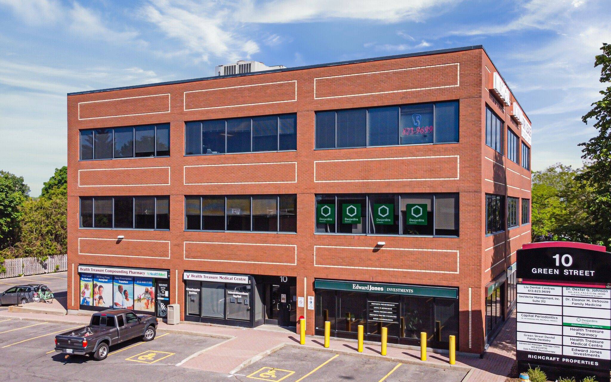 Barrhaven, ON K2J 3Z6,10 Green ST #305