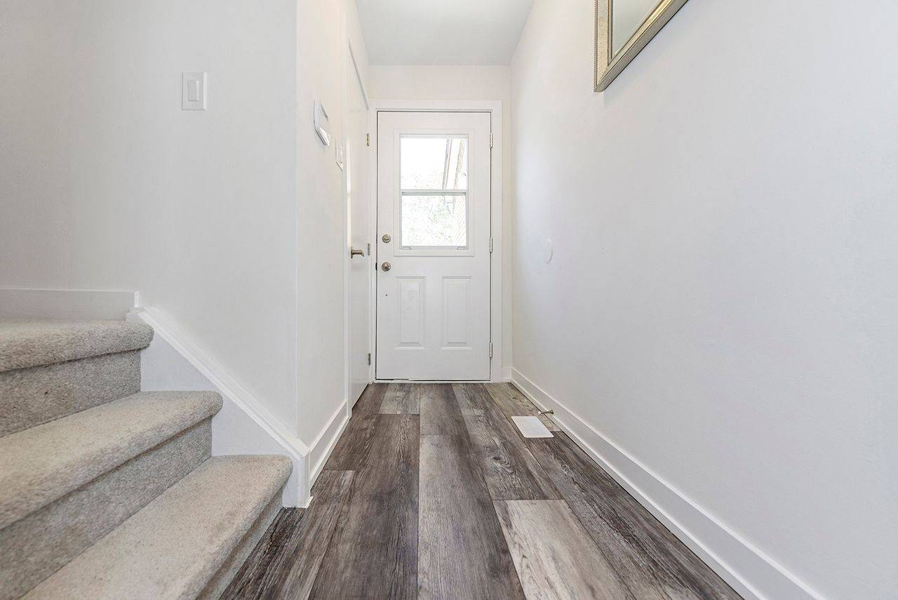 Hamilton, ON L8W 1L3,1444 Upper Ottawa ST #21