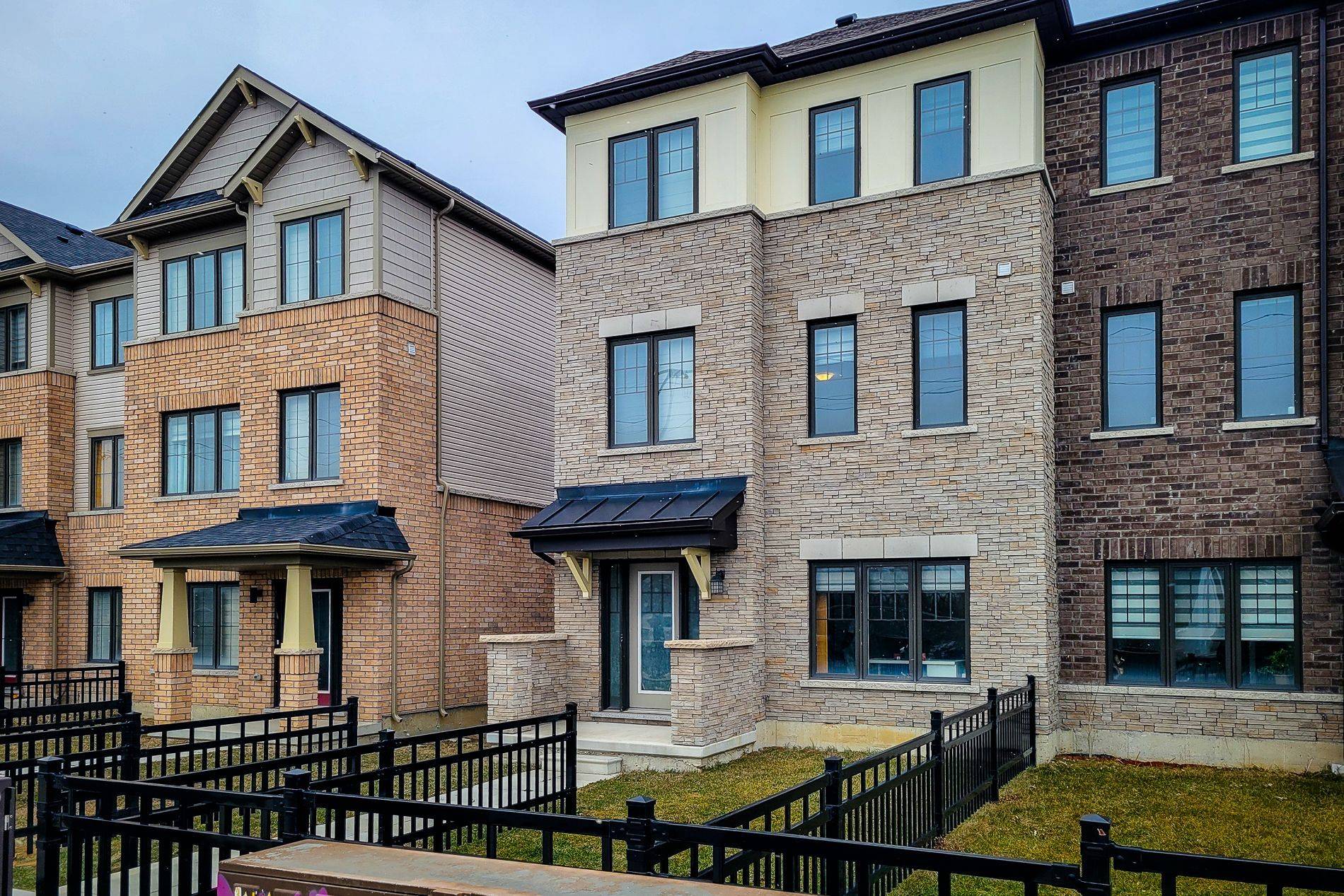 Hamilton, ON L8J 0H7,36 Utter PL