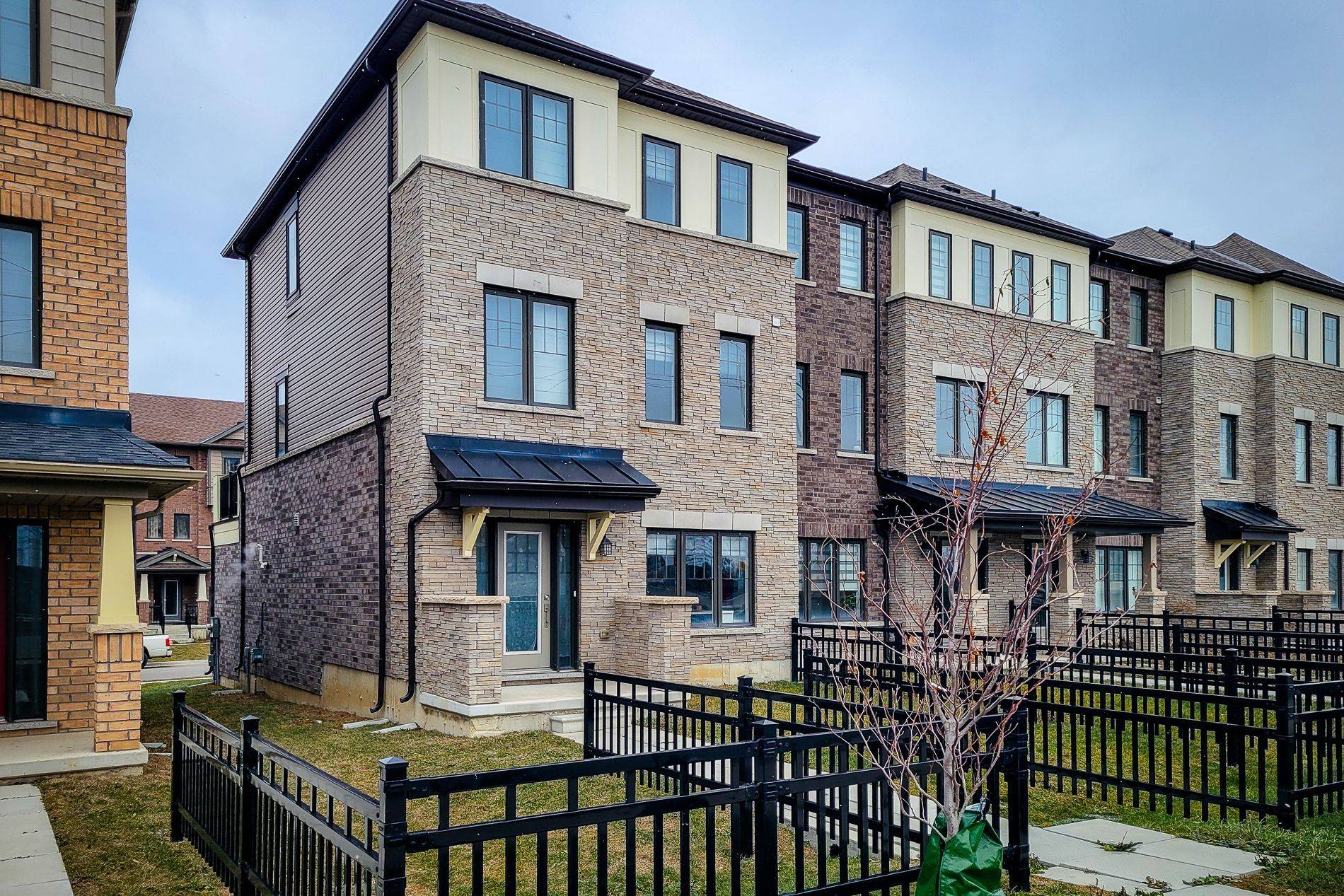 Hamilton, ON L8J 0H7,36 Utter PL