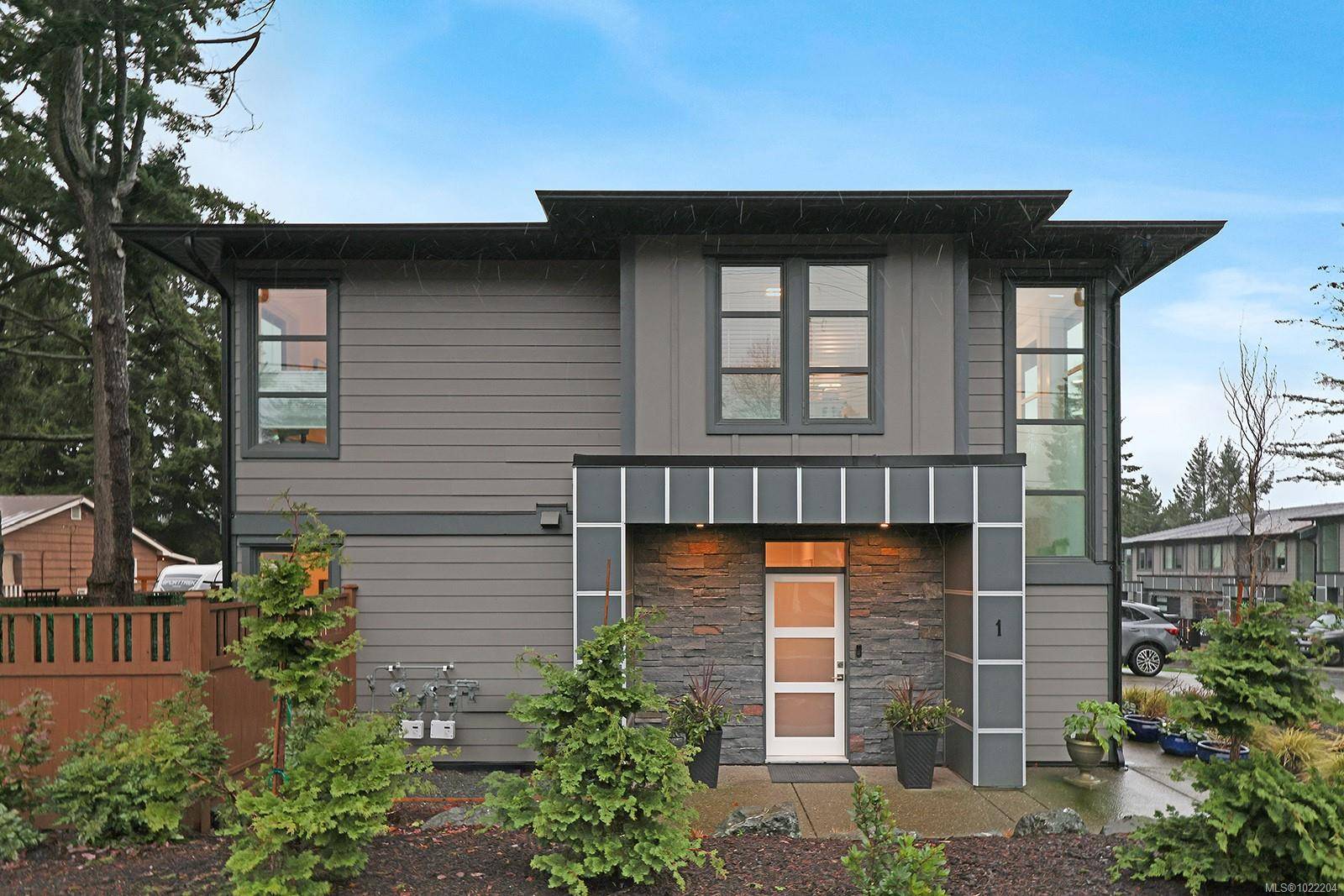 Comox, BC V9M 2A5,468 Anderton Rd #1