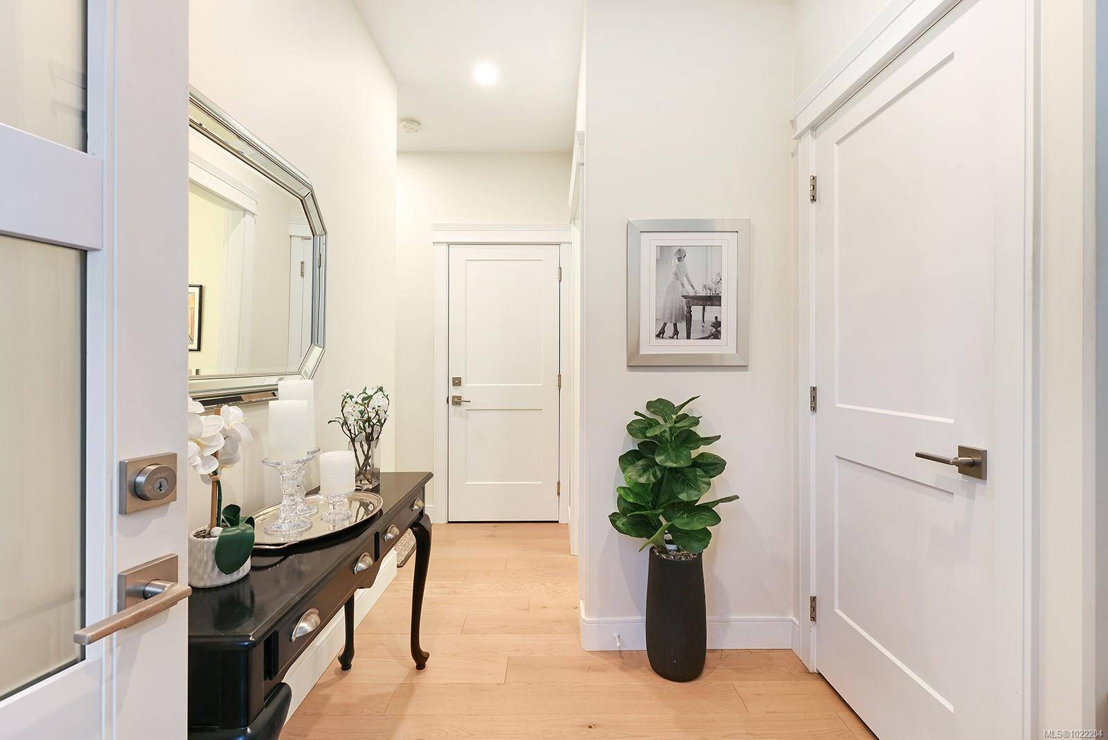 Comox, BC V9M 2A5,468 Anderton Rd #1