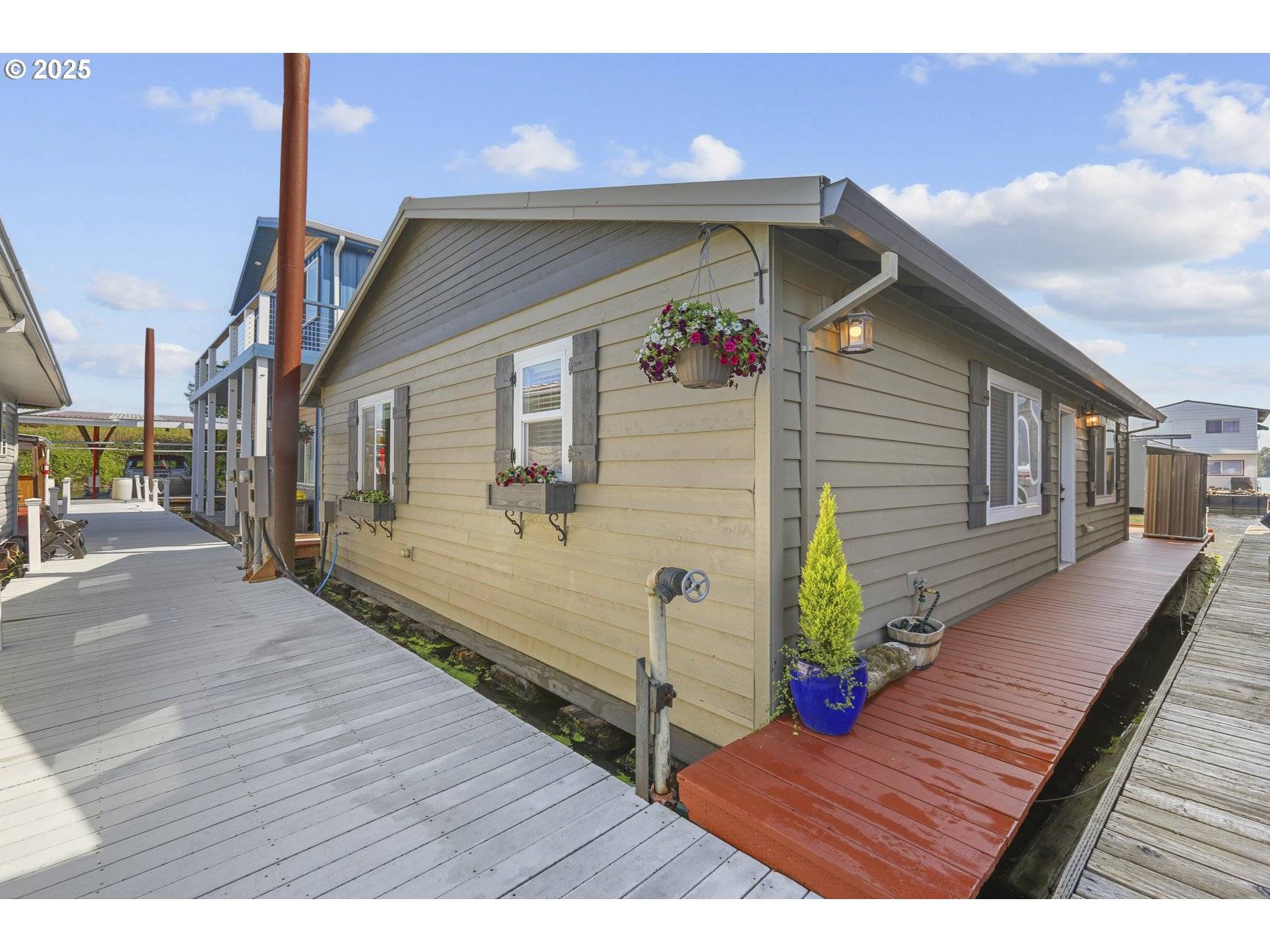 Scappoose, OR 97056,50990 Dike RD #B3