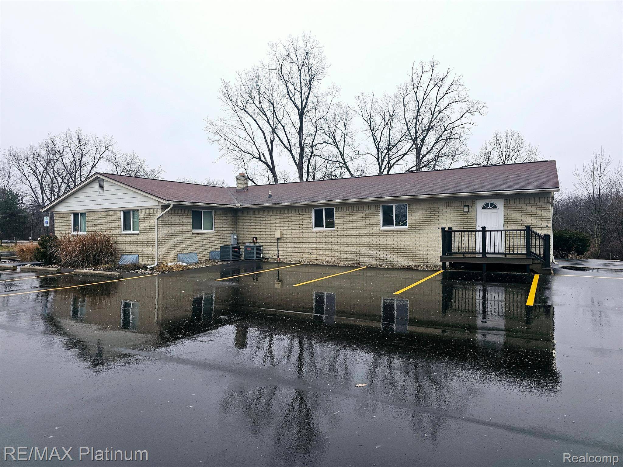 Howell, MI 48843,2900 E GRAND RIVER AVE