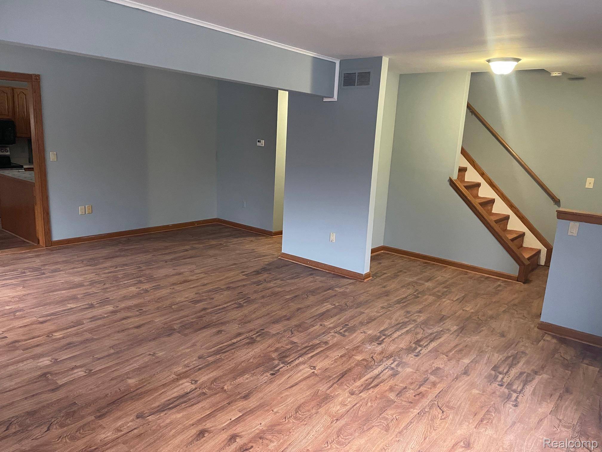 Oxford, MI 48371,239 Oxford Lake DR