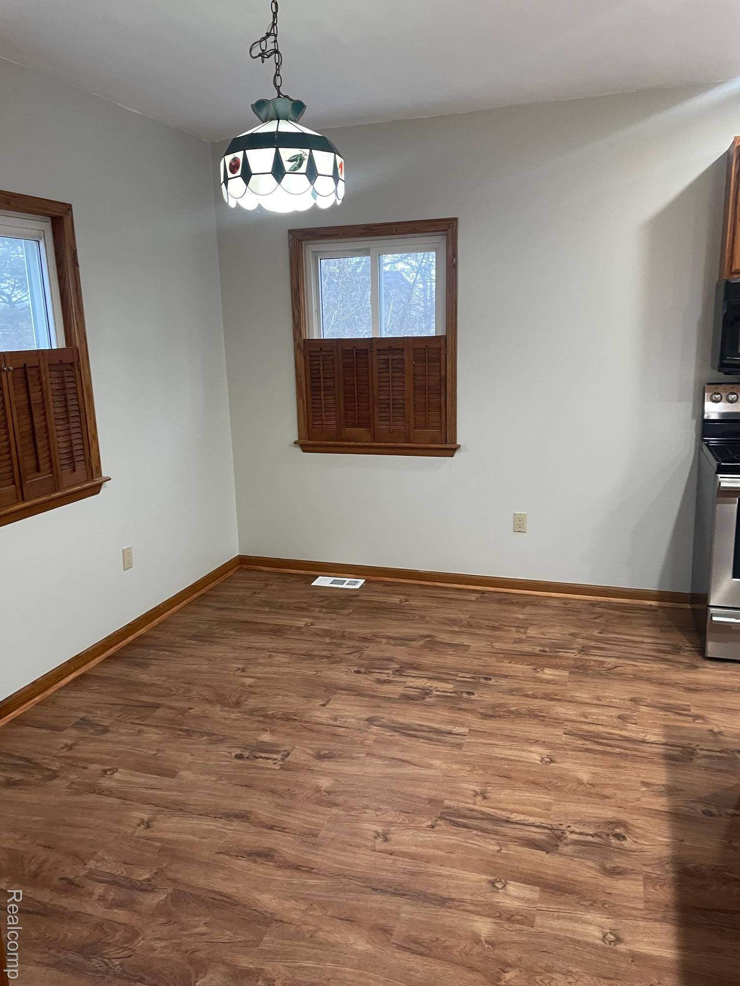 Oxford, MI 48371,239 Oxford Lake DR