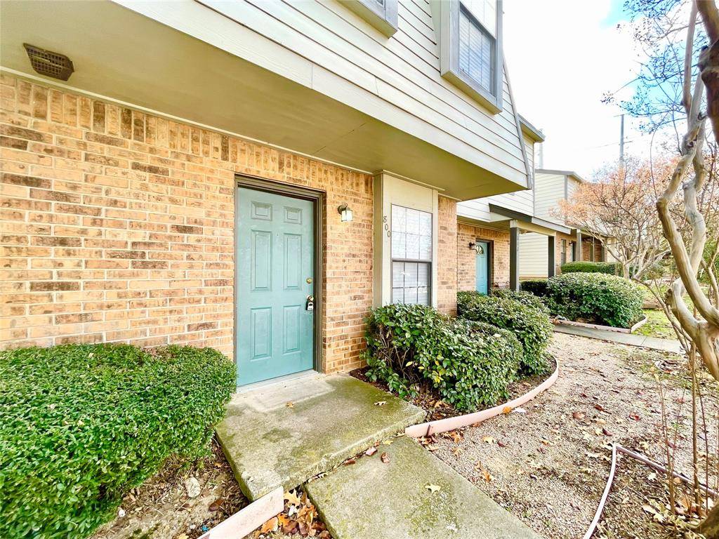 Denton, TX 76201,800 W Collins Street