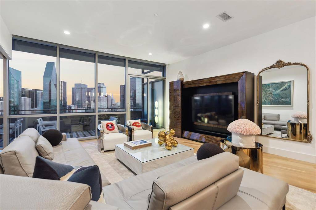 Dallas, TX 75219,2200 Victory Avenue #2003