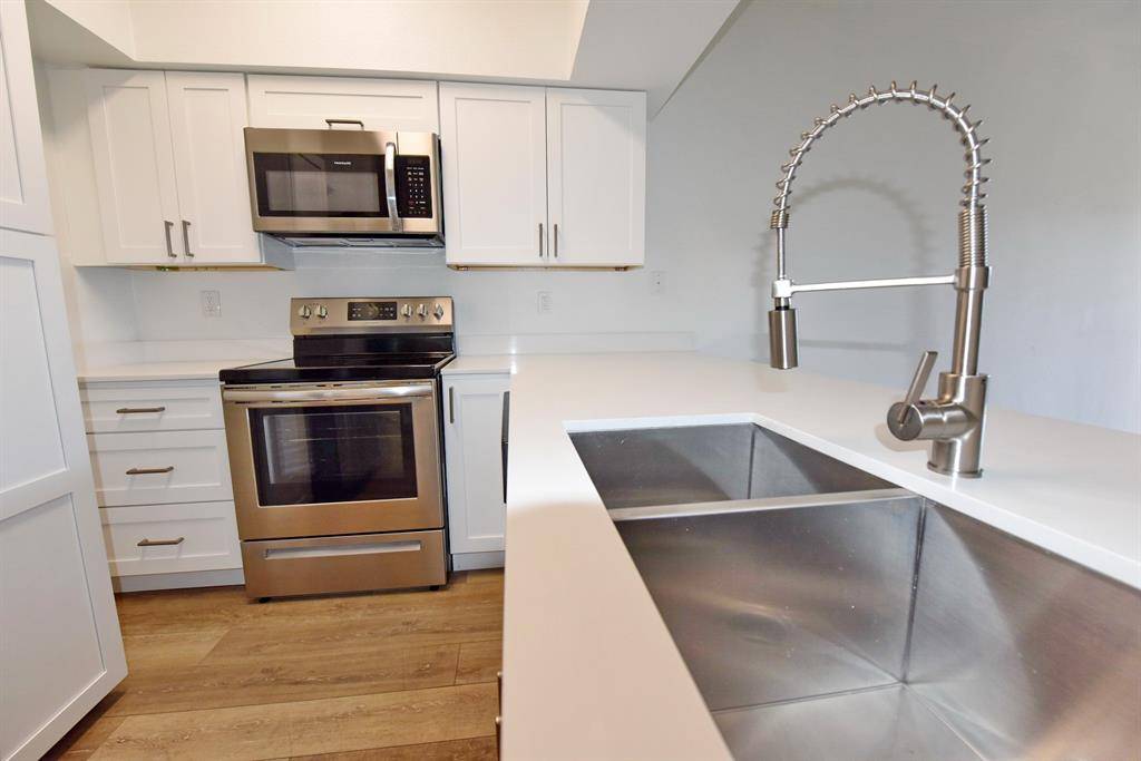 Dallas, TX 75209,3701 Cedarplaza Lane #205