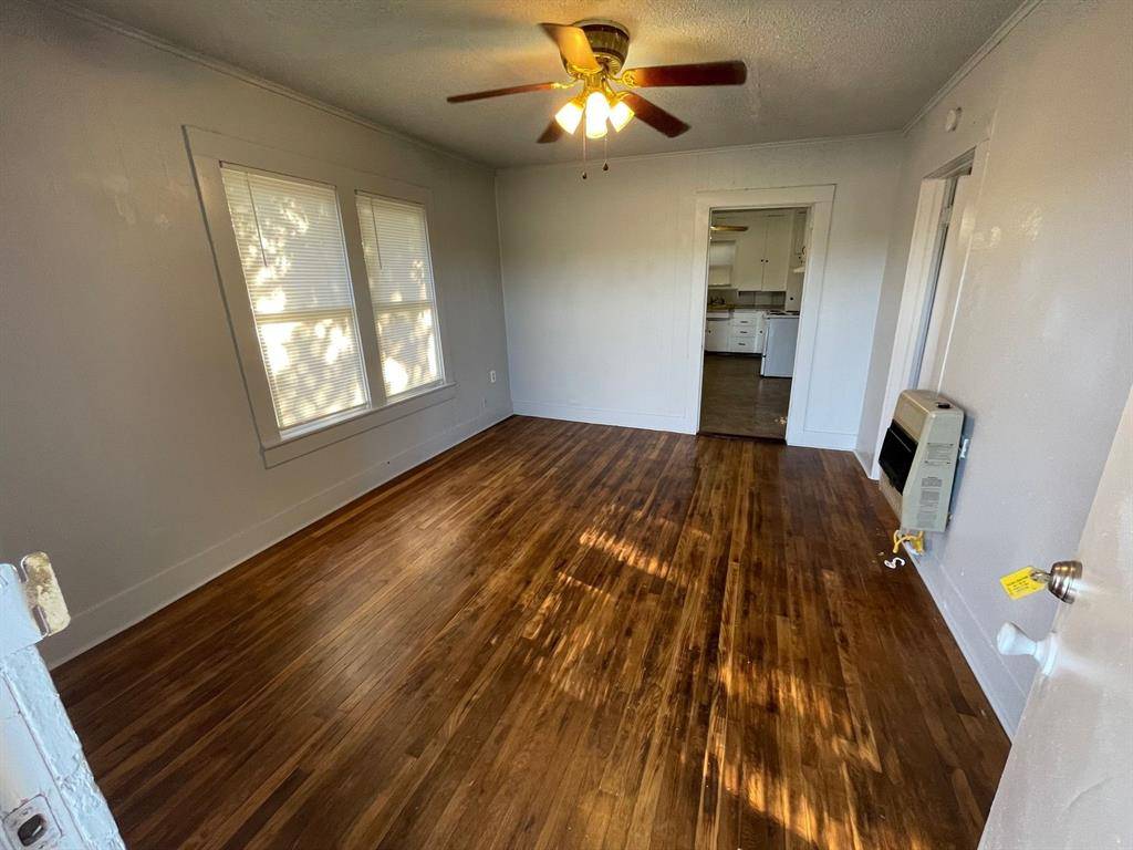 Clyde, TX 79510,405 S 1st Street