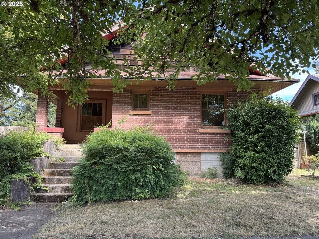 Mc Minnville, OR 97128,240 SE DAVIS ST