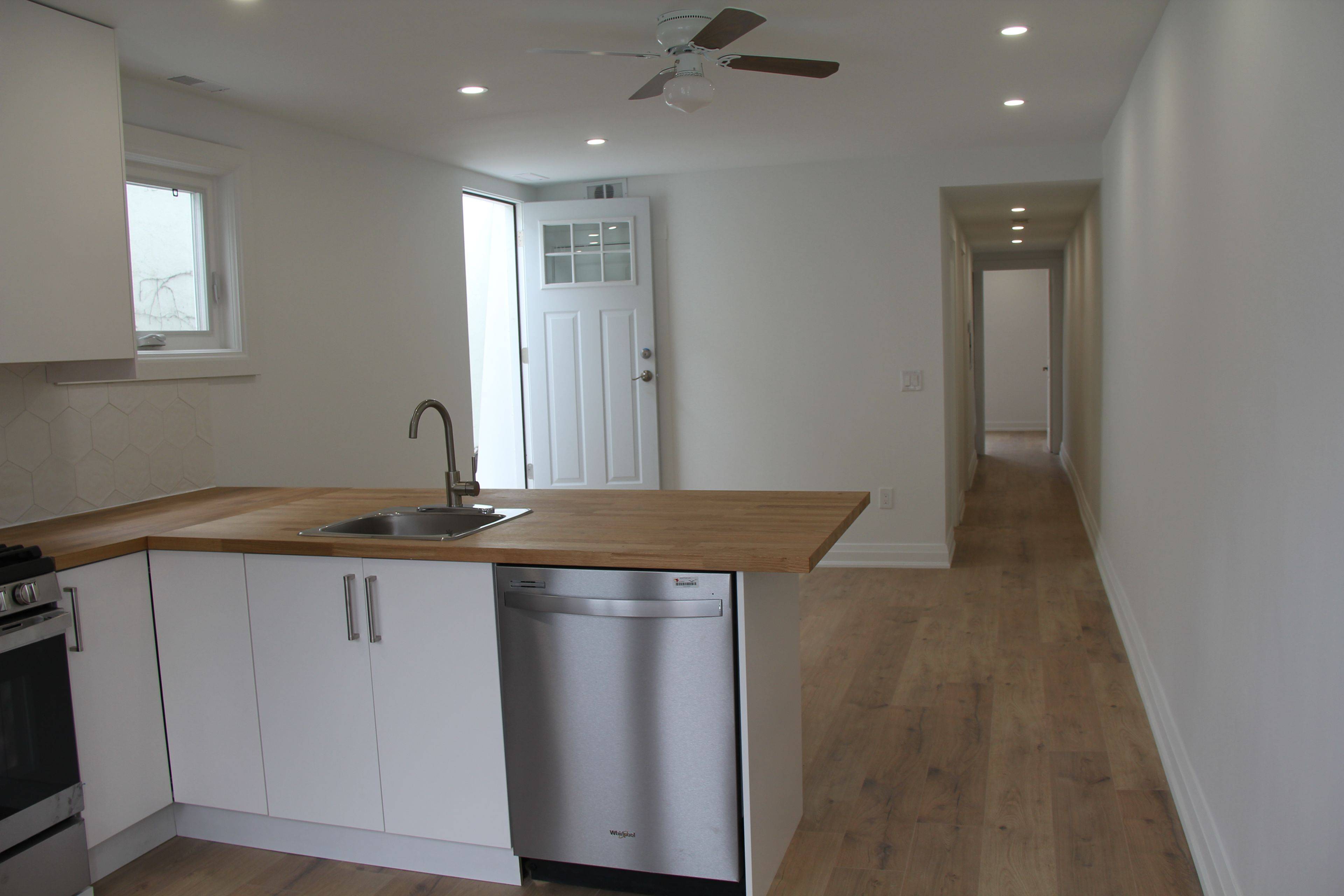 Toronto C04, ON M4N 2N3,3449 Yonge ST #2