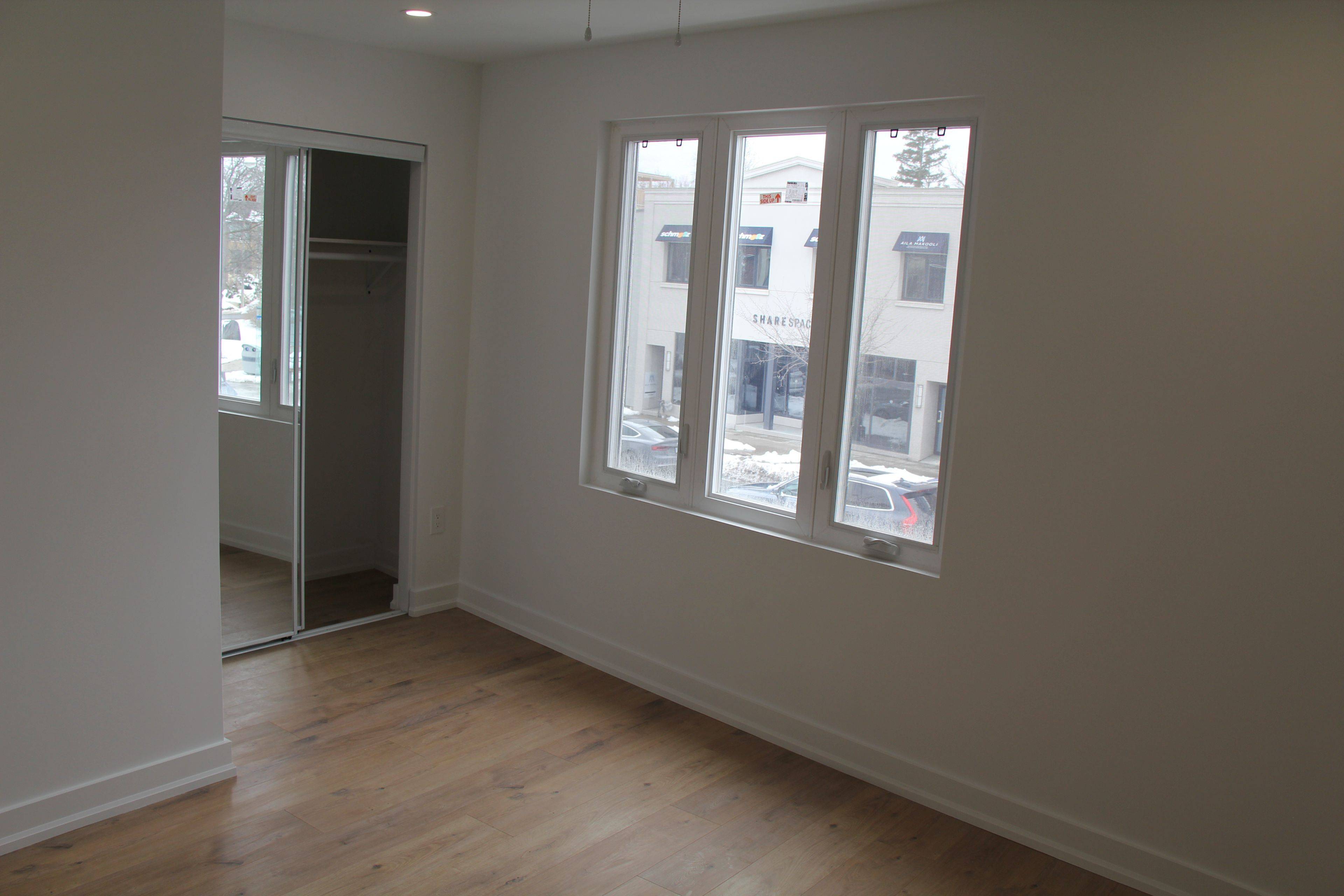 Toronto C04, ON M4N 2N3,3449 Yonge ST #2