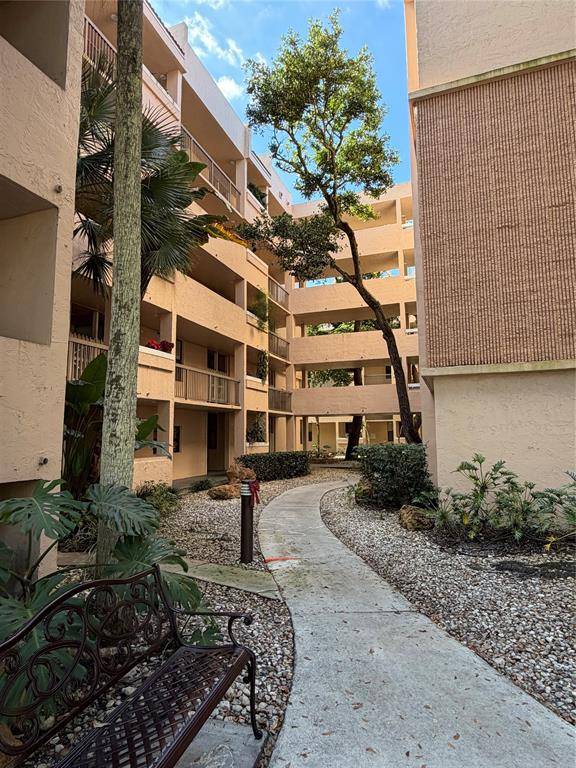 Plantation, FL 33317,6800 Cypress Rd #511