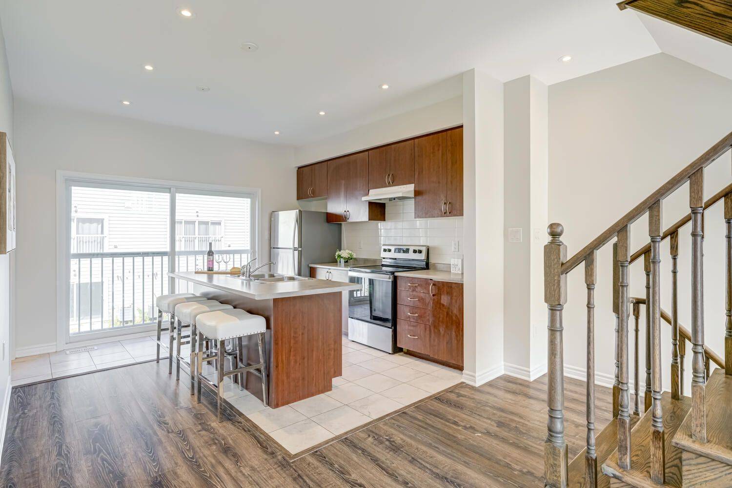 Wasaga Beach, ON L9Z 2X2,25 Shelburne AVE