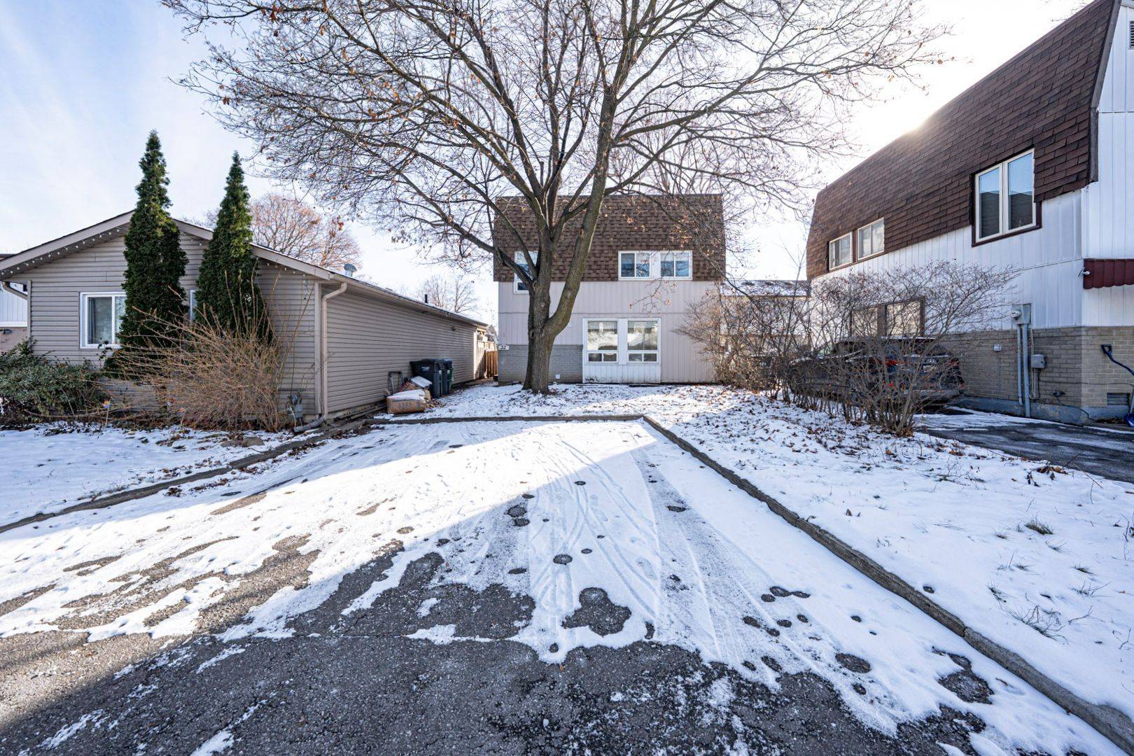 Brampton, ON L6S 1N7,22 Hazelglen CT #Upper level