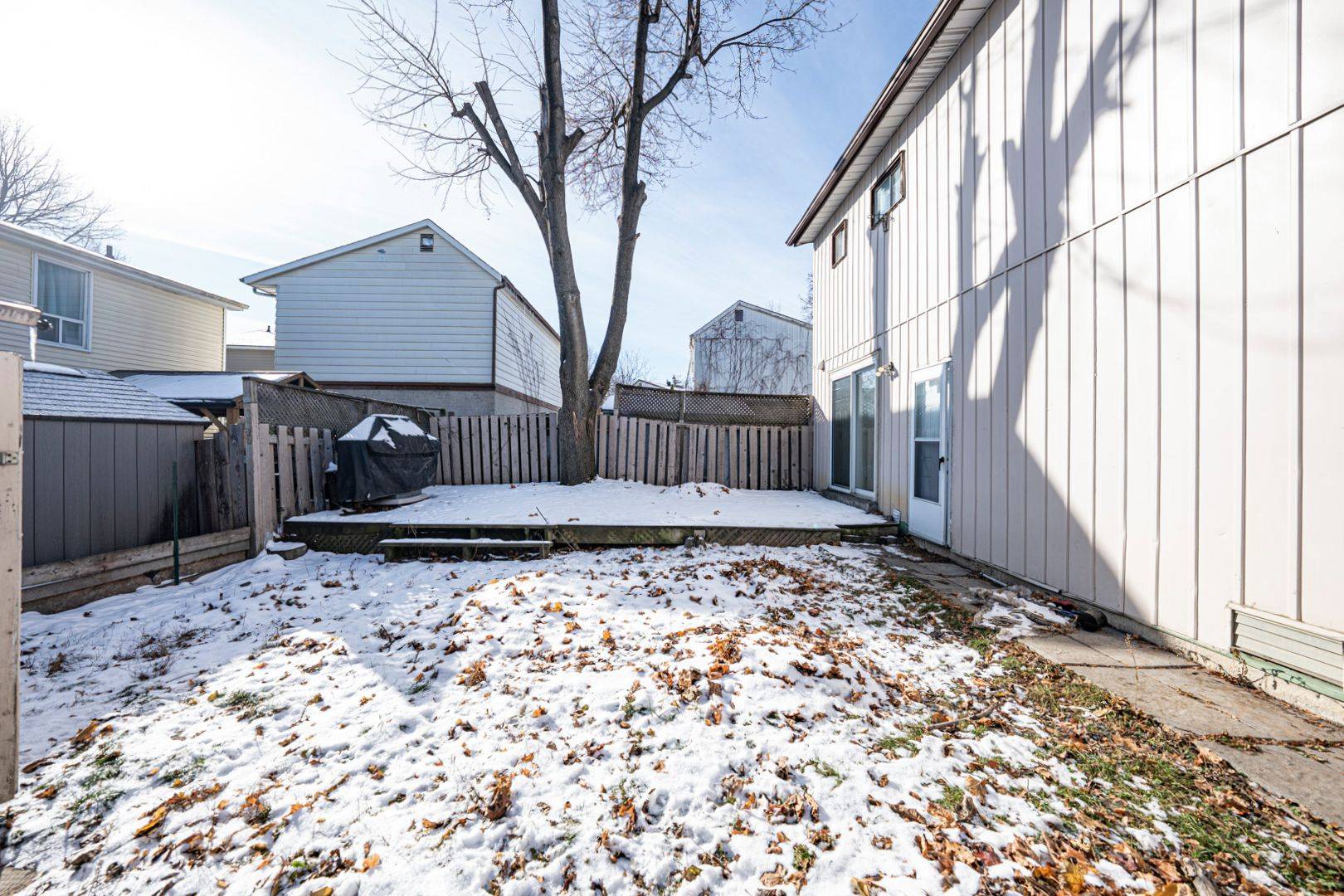 Brampton, ON L6S 1N7,22 Hazelglen CT #Upper level