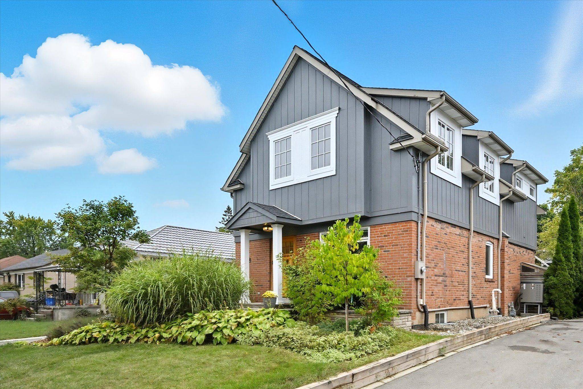 Burlington, ON L7P 2M8,1348 Augustine DR