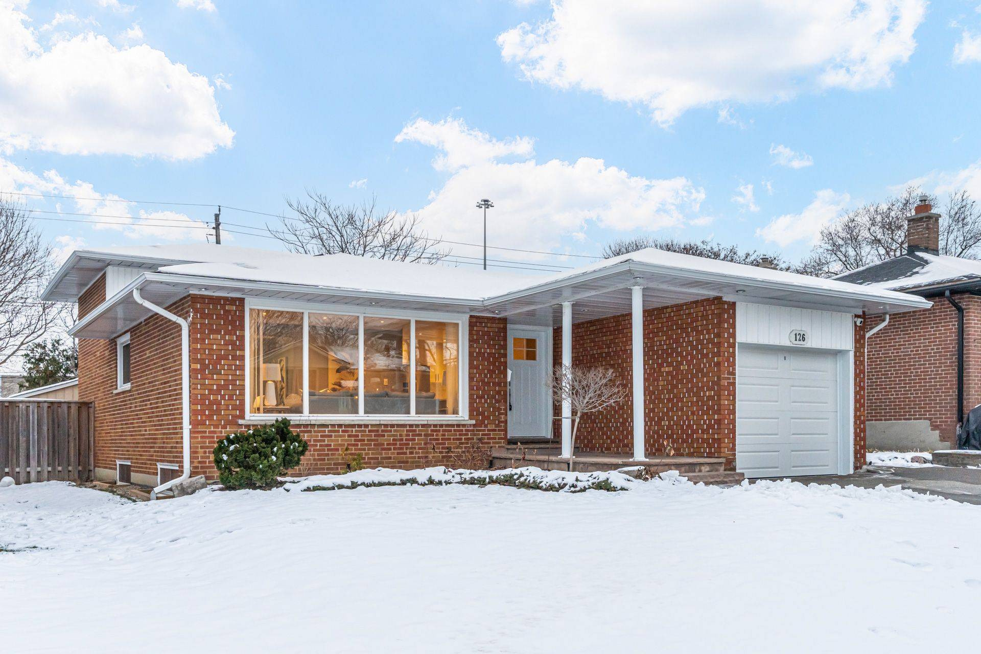 Toronto W08, ON M9B 5S1,126 Beaver Bend CRES