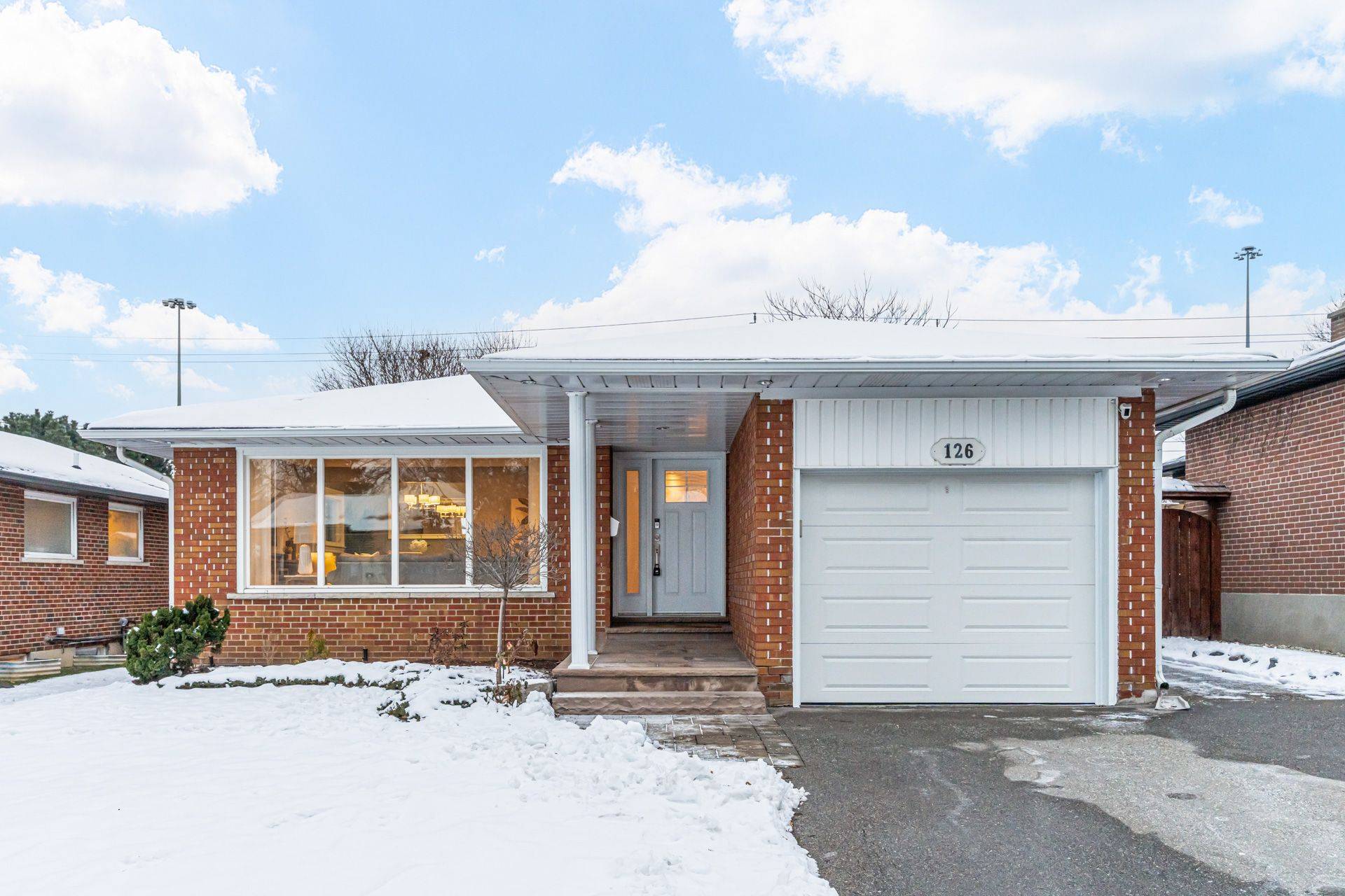 Toronto W08, ON M9B 5S1,126 Beaver Bend CRES
